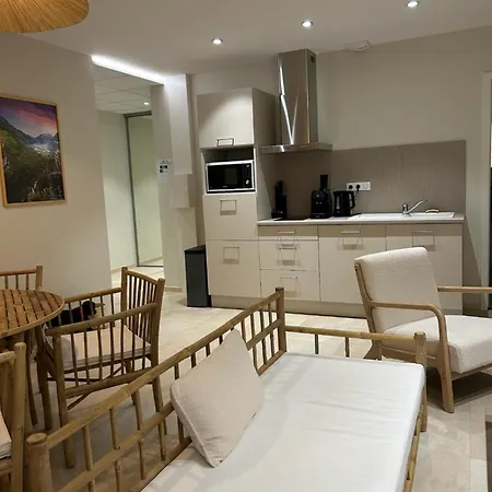 Hotel Logis Hotel La Vraine 2*
