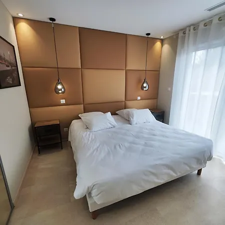 Logis Hotel La Vraine 2*