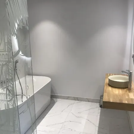 Hotel Logis La Vraine 2*