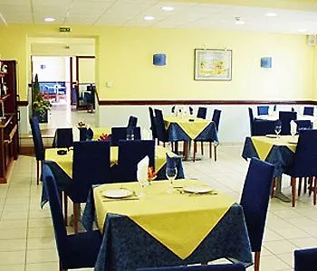 Logis Restaurant La Vraine Отель