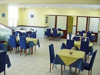Logis La Vraine מלון